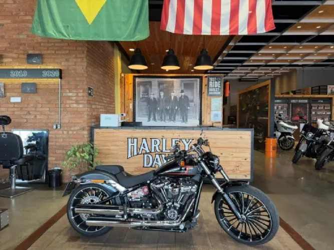 Harley-Davidson Softail Breakout SOFTAIL BREAKOUT