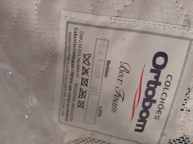 Cama box e colchão solteiro Excelentes