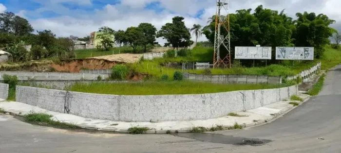 Terreno de 627m² de esquina à venda em Taubaté, SP