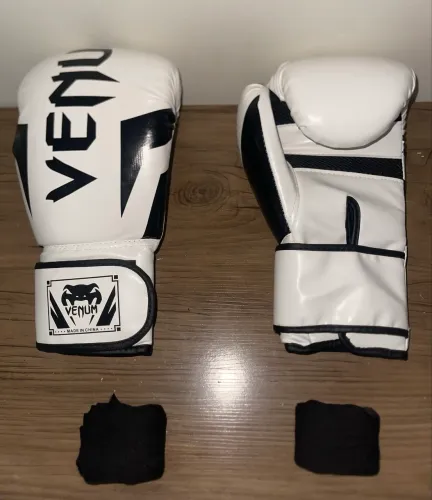 Luva de Boxe Venum 14oz + Par de Munhequeira 3 metros cada