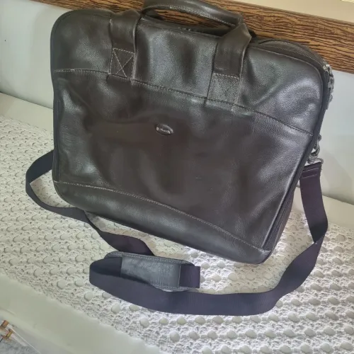 Pasta / Bolsa / Maleta executiva em couro legítimo com 3 repartições na cor marrom