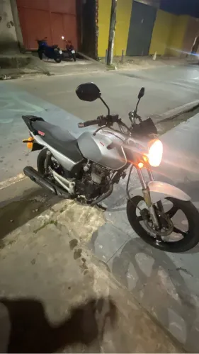 Moto muito boa pra trabalho sem multas quitada único dono e pouco quilômetros rodada