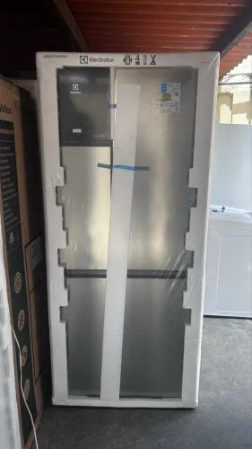 GELADEIRA 3 PORTAS ELETROLUX 590 LITROS POSSUI UMA AVARIA CONFORME A FOTO