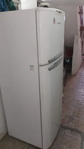 Geladeira semi nova