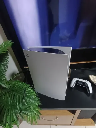 PS5 FAT COM 1 ANO DE PS5 + 5 JOGOS E CONTROLE ORIGINAL 