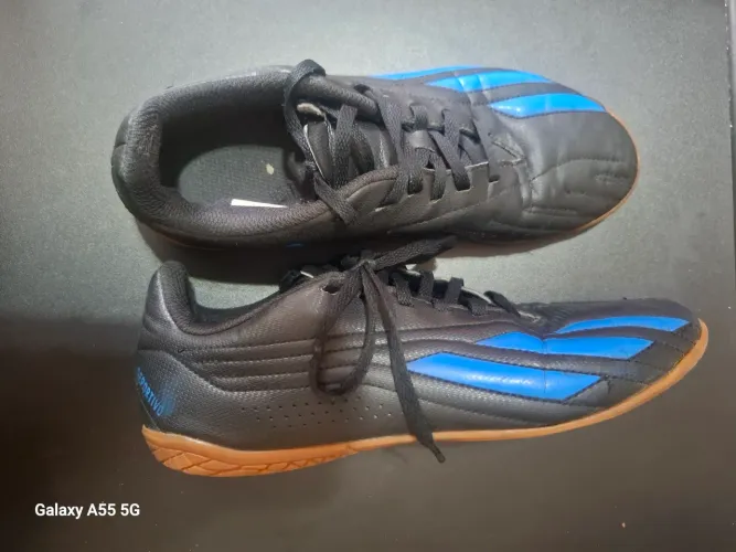 Chuteira de futsal adidas número 36 