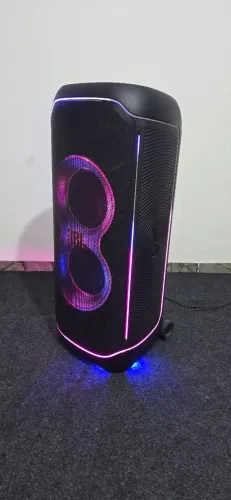 Caixa De Som Jbl Partybox Ultimate 1.100w Rms com Wi-Fi e Iluminação