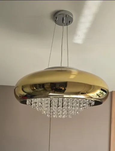 Lustre dourado redondo