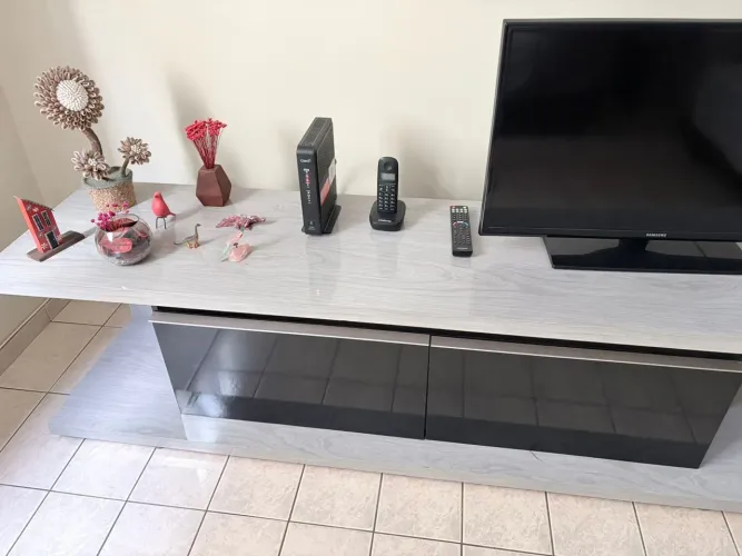 Rack com gavetas para sala