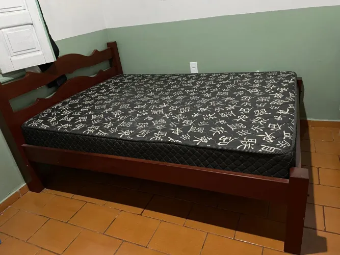 Cama de madeira + colchão