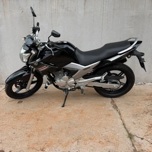 YAMAHA YS 250 FAZER PRETO 2015