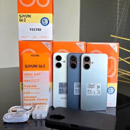 Tecno Spark Go 2 Lançamento 64GB 3GB RAM PRETO E BRANCO DISPONÍVEL