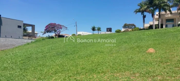 Terreno à venda em Condomínio Fechado