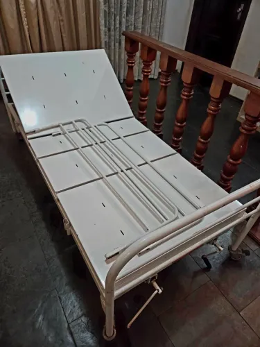 Cama Hospitalar 2 manivelas - Excelente Estado
