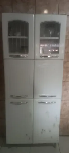 Vendo um armário de cozinha Bertoline semi novo