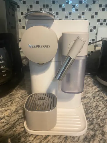 Cafeteira Nespresso Lattisima Impecável