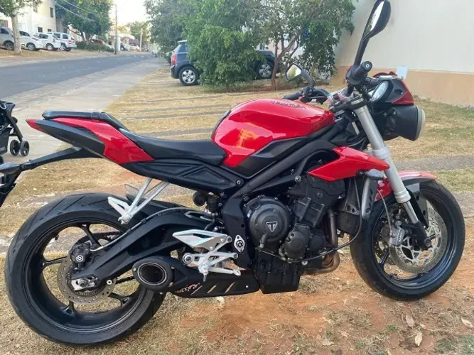 TRIUMPH STREET TRIPLE S 18/18