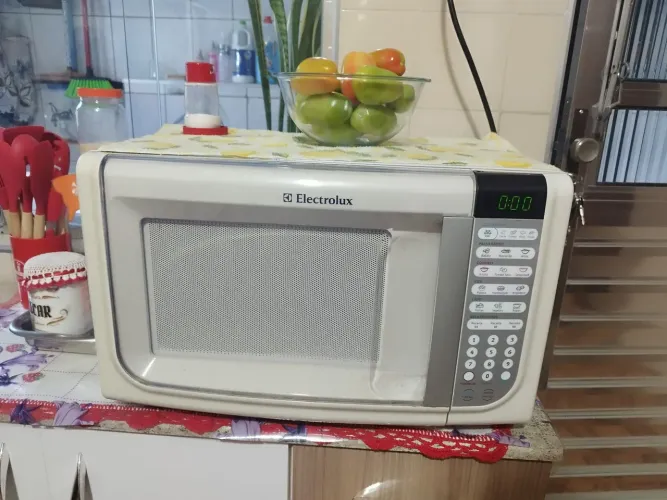 Microondas Electrolux para conserto retirada de peças