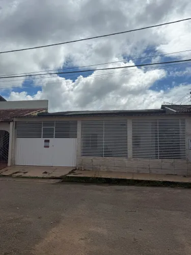 VENDE-SE OU ALUGA-SE ? CASA NO UNIVERSITÁRIO!