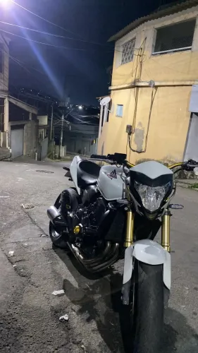 Moto de procedência.