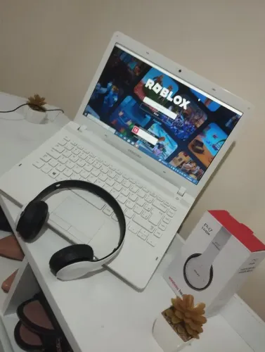 Notebook Samsung Dual Core 8GB RAM Bateria Boa programas e jogos instalados