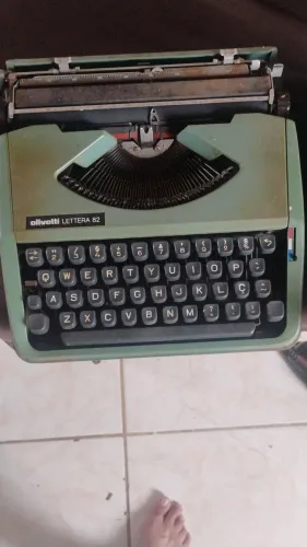 Máquina de escrever Olivetti 82