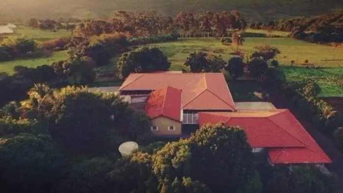 Area em Franca com 2 casas | Só aqui na Rosa e Rangel Consultoria e Assessoria Imobiliária