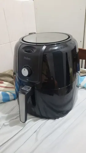 Fritadeira air fryer philco 8,1L sem óleo PFR13P semi-nova
