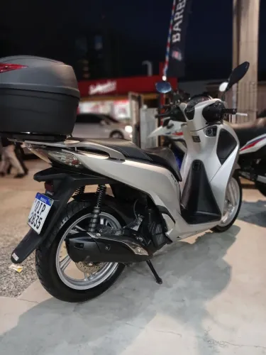 Moto Impecável 