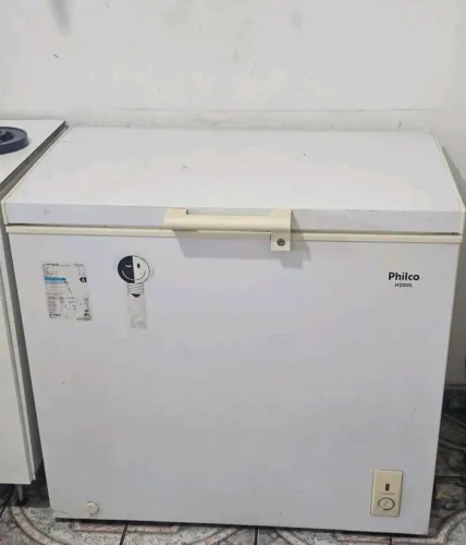 Alugo frezzer e mesas
