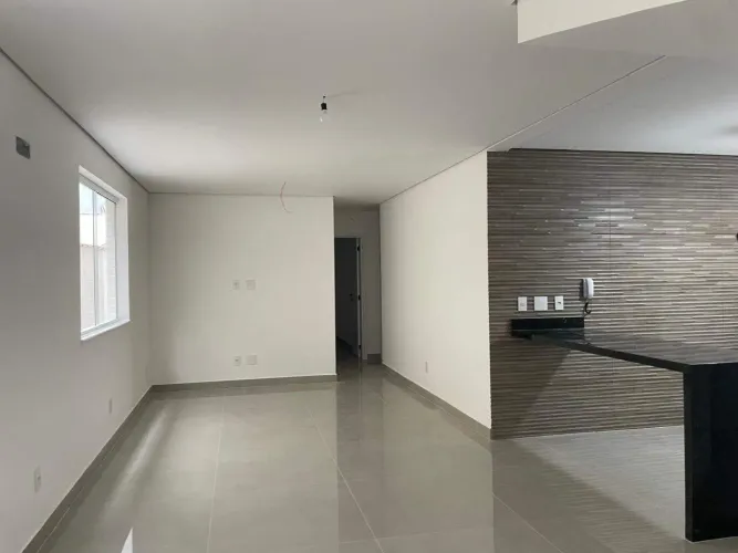 Casa à venda com 3 dormitórios, 2 suítes e 2 vagas na Aparecida