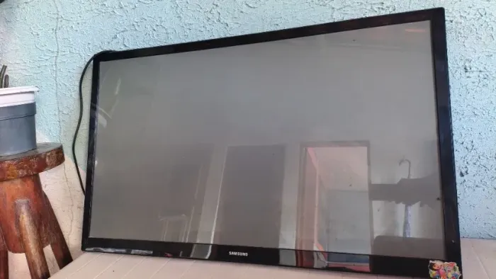 TV Plasma Samsung 43" PL43F4000AG com Defeito (Retirada de Peças / Conserto)