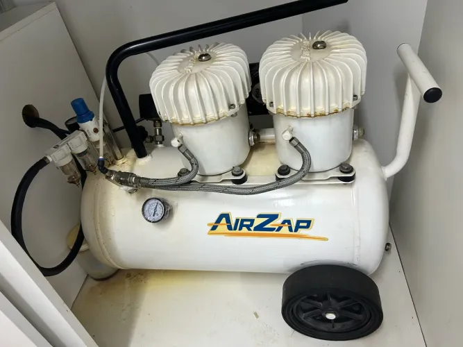 Compressor para 4 cadeiras odontológicas