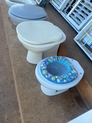 VASO SANITÁRIO PEQUENO COM ASSENTO