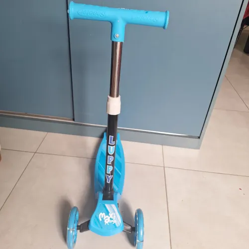 Patinete infantil em excelente estado