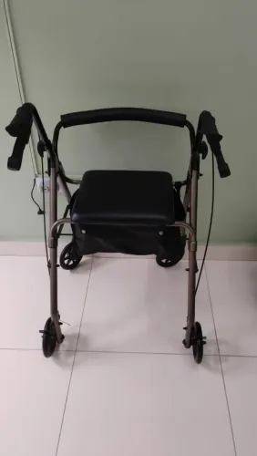 ANDADOR COM ASSENTO E BAÚ: MAIS CONFORTO E SEGURANÇA NO DIA A DIA