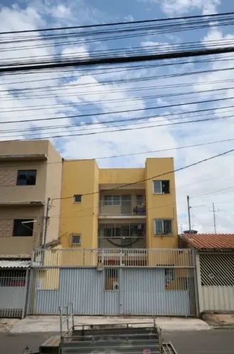 Prédio com 3 residências Qr 209 Samambaia Norte