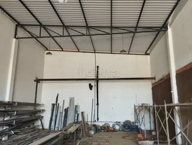 Galpão comercial disponível para locação no bairro Santa Rosa em Uberlândia-MG