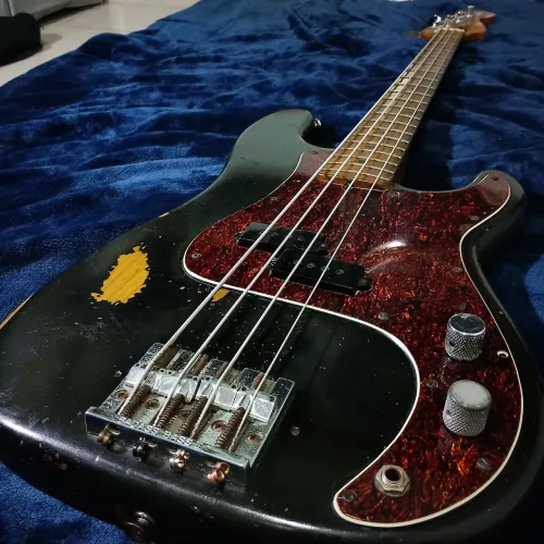 Baixo Fender Precision 1979 Relíquia 