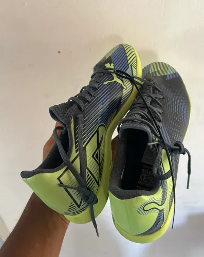 Chuteira futsal PUMA, tamanho 41 NOVA