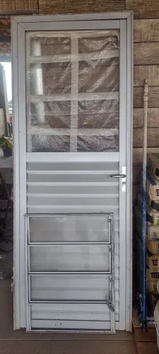 Porta e janela de alumínio