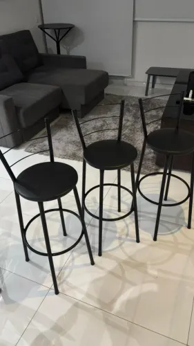 Conjunto com 3 Banquetas Altas + Mesinha