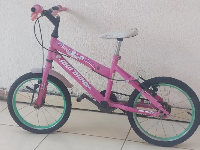 Vende-se, bicicleta infantil aro 16 rosa.