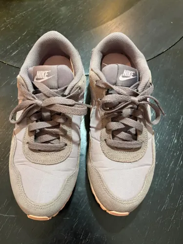 Tênis Nike feminino running 35 pouco usado 
