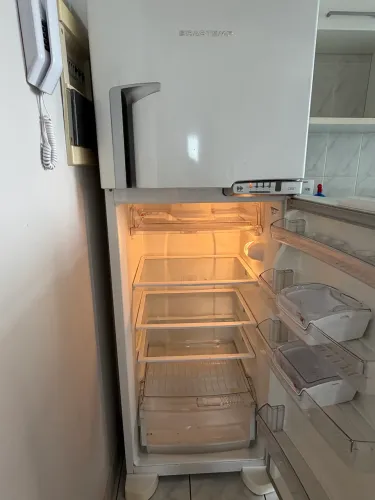 Refrigerador Brastemp - branca com duas portas - modelo Clean.