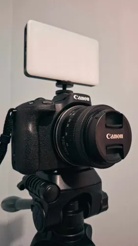 CANON R50 + LENTE 18-45mm (usada só 1 vez)