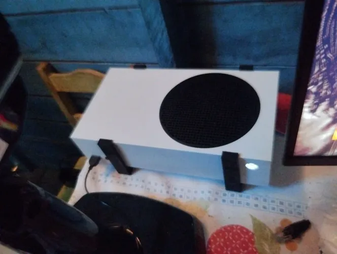 Vendo Xbox Series S 512GB ( USADO ) ainda com caixa original de fábrica e o controle