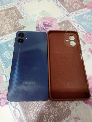 Galaxy samsung a06 , em perfeito estado . Acompanha capinha e pelicula !