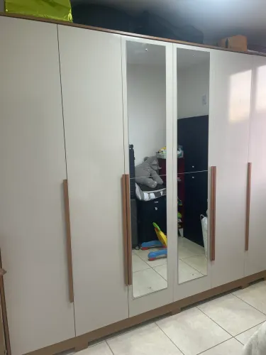 Vendo um guarda-roupa semi novo