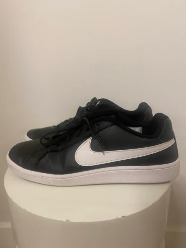 Tênis Nike Court Royale